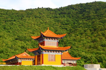Naklejka premium Traditional Chinese Pagoda Temple Surrounded by Green Mountains in Phnom Sruoch, Kampong Speu, Cambodia