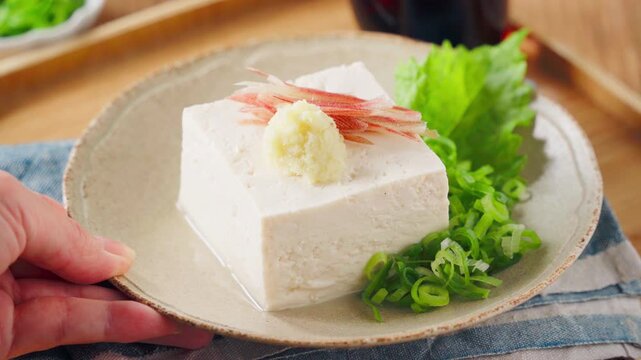 冷奴 木綿豆腐に薬味をのせた夏の副菜