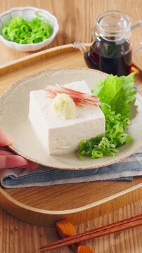冷奴 木綿豆腐に薬味をのせた夏の副菜