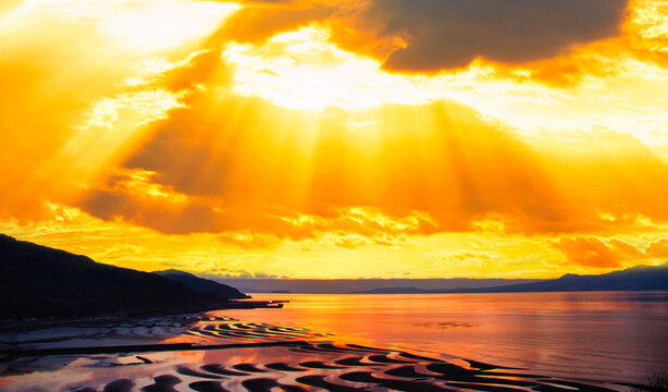 オコシキ海岸の美しい夕景