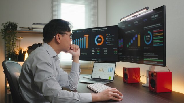 A Man Business financial Focus database infomation on screen monitor.