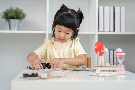 Electronic Activity Kit, STEM science toy,  child learn electrical processes through hand on experience without screen time, emotional intelligence, intellectual intelligence, executive function.