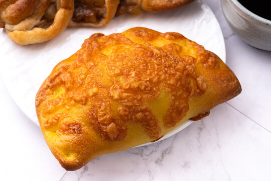 チーズカレーのカルツォーネ
