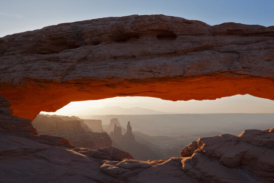 USA, Utah, Canyonlands National Park, Mesa Arch