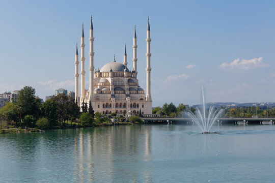 Turkey, Adana, Sabanci Central Mosque and Seyhan River