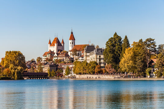 Switzerland, Canton of Bern, Thun, river Aare, old town with Aarequai, parish church and castle