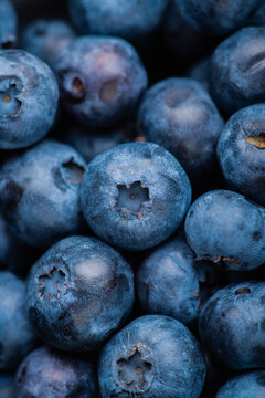 Fresh blueberries macro close up with natural bloom. Selective focus.