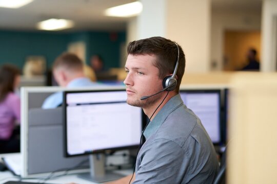 Customer support specialist using digital tools and AI assisted software to resolve client requests in a modern service center