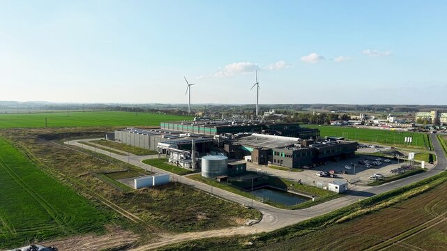 Large scale server infrastructure using renewable resources