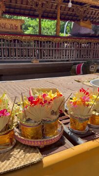 Canang sari is one of the daily offerings made by Balinese Hindus to thank gods