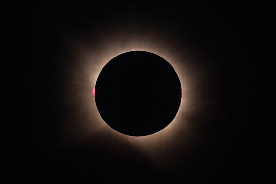 Imagen del eclipse total solar visto desde Espa&ntilde;a el 12 de agosto de 2026, visto desde Nu&eacute;valos,  Zaragoza.