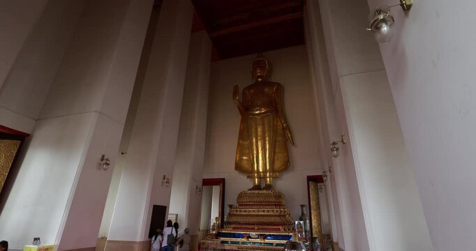 Wat Suthatthepwararam Ratchaworamahawihan
Goden buddha statue in pagoda sightseeing travel in Bangkok Thailand