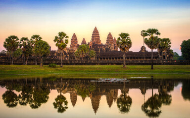 Naklejka premium Iconic Angkor Wat sunrise reflection, Cambodia