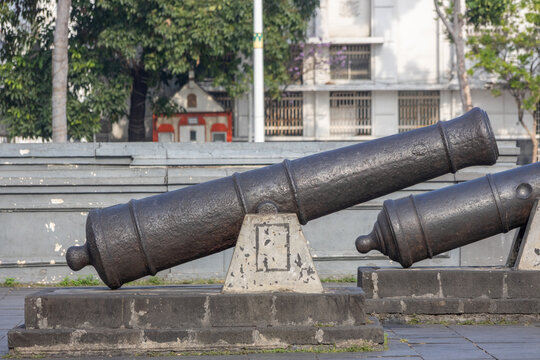 Historic artillery cannon displayed as a cultural artifact, reflecting the maritime and colonial history of Jakarta.