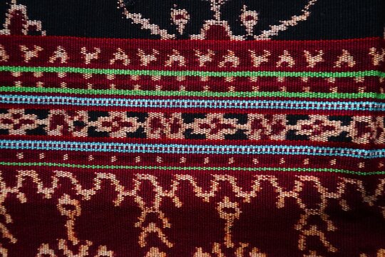 A piece of traditional woven fabric (ikat) that is a hallmark of East Nusa Tenggara (NTT). Crafted using manual weaving techniques.