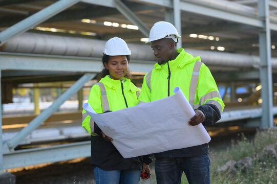 Engineers are inspecting natural gas pipelines in the natural gas and oil industrial park.