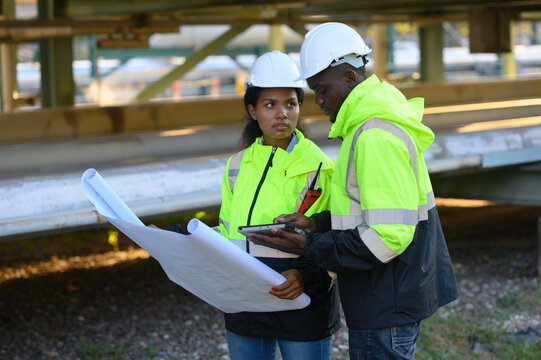 Engineers are inspecting natural gas pipelines in the natural gas and oil industrial park.