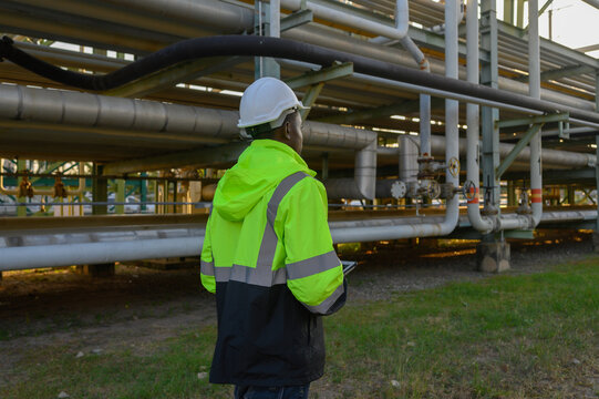Engineers are inspecting natural gas pipelines in the natural gas and oil industrial park.