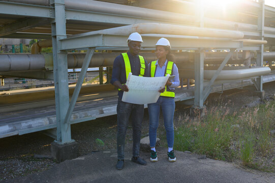 Engineers are inspecting natural gas pipelines in the natural gas and oil industrial park.
