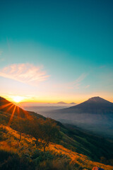 Obraz premium Amazing sunrise over the mountains