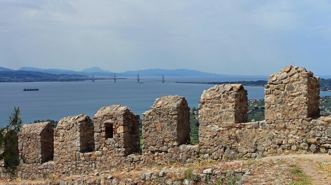 Gr&egrave;ce, Golfe de Corinthe ch&acirc;teau de la ville de Nafpaktos