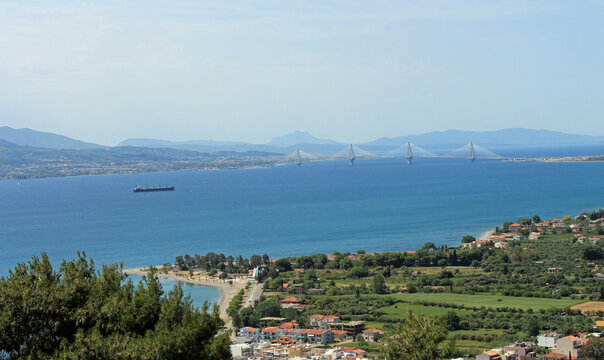 Gr&egrave;ce, Golfe de Corinthe le Pont Prion Antirion vu  de la ville de Nafpaktos
