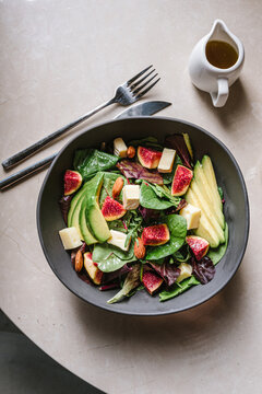 Avocado figs and spinach salad