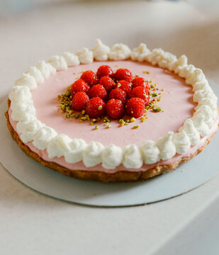 serving Holiday fruit raspberry tart