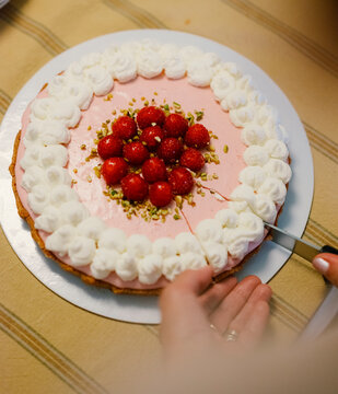 serving Holiday fruit raspberry tart