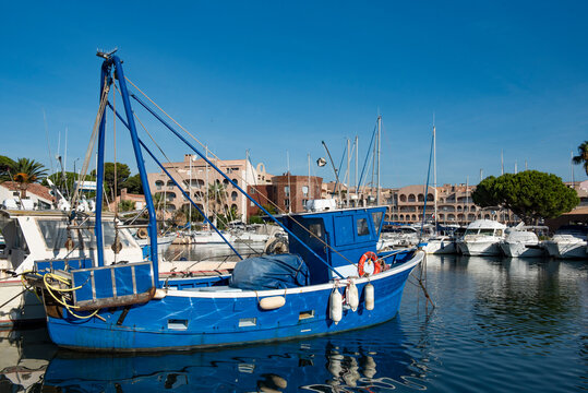 Port Saint Pierre &agrave; Hy&egrave;res les Palmiers, Var