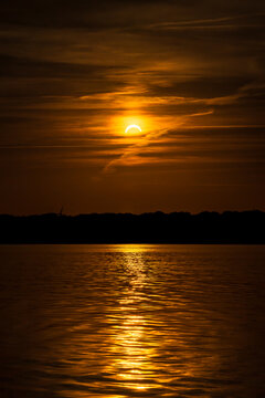 Partielle Sonnenfinsternis am Cospudener See in Leipzig