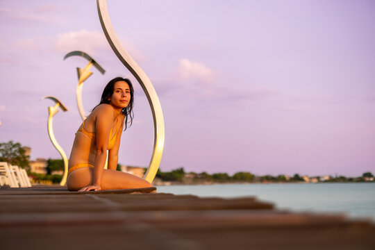 Sun sets on lady and lake garda