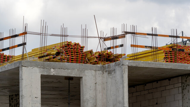 Construction site shows unfinished concrete structure