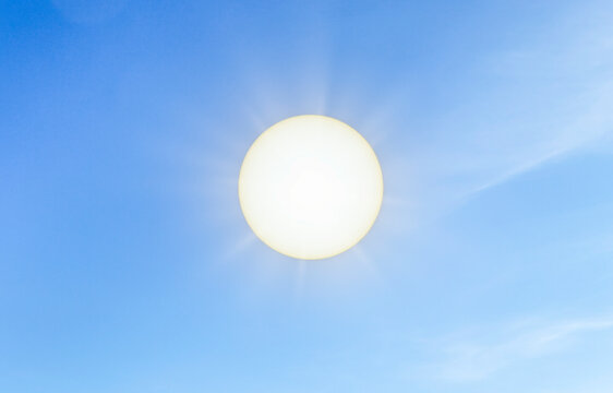 Glei&szlig;ende Sonne am Himmel, Klimawandel, Hitze, Bayern, Deutschland, Europa