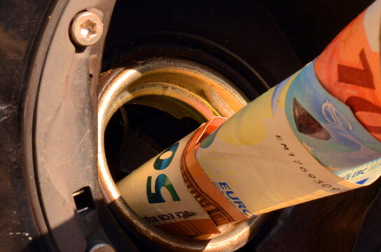 Bares Geld tanken
