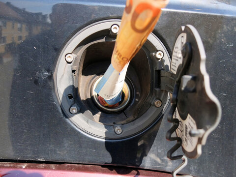 Bares Geld tanken