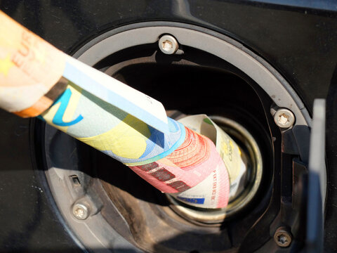 Bares Geld tanken