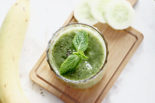 Refreshing green smoothie with cucumber, banana and mint