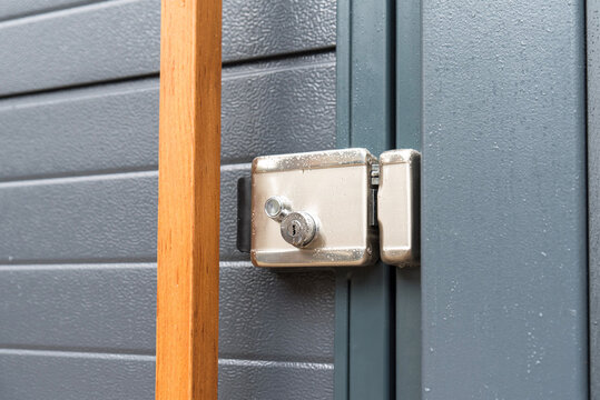 Stainless steel electromechanical gate lock