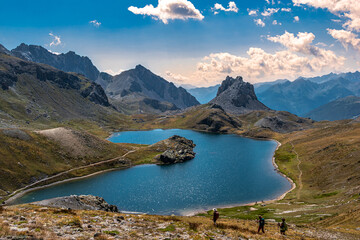 Fototapeta premium Escursionismo alle pendici del Monte Oronaye: il lago dei Roburent e il lago Oronaye
