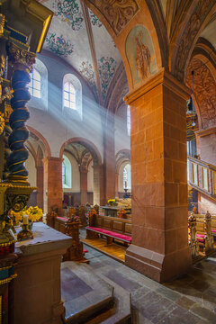 G&ouml;ttliche Stimmung &ndash; Lichtstrahl in einer historischen Kirche