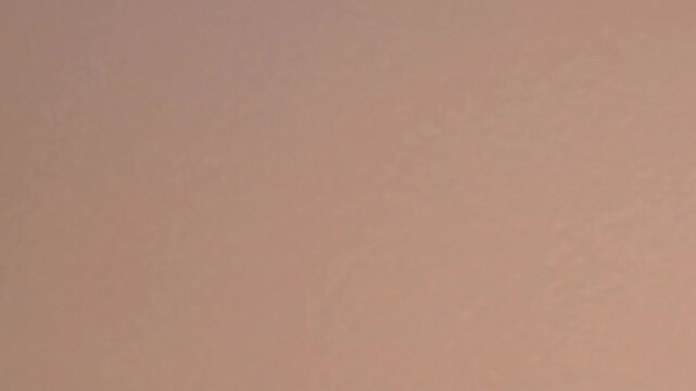 ラベンダーへ静かに移ろうグラデーション背景