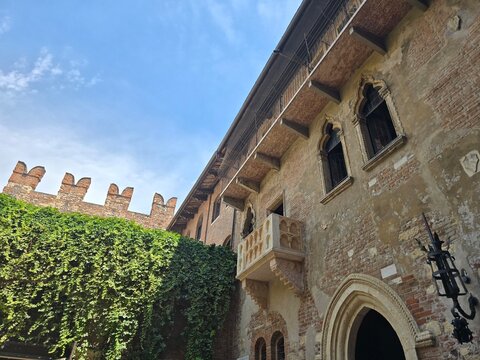 view of the romeo and Juliette balcony