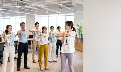 Fototapeta premium 明るい室内でインストラクターと一緒に体操やストレッチを楽しむシニアグループ