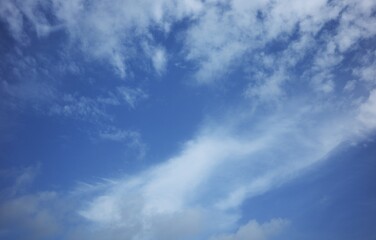Obraz premium The sky was clear blue, with sparse white clouds scattered throughout