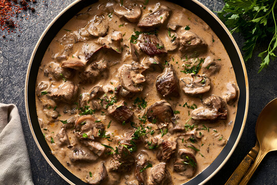 Pan-fried beef stroganoff with mushrooms