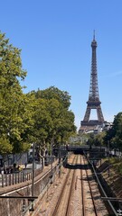La tour Eiffel, dame de fer à Paris © gautier