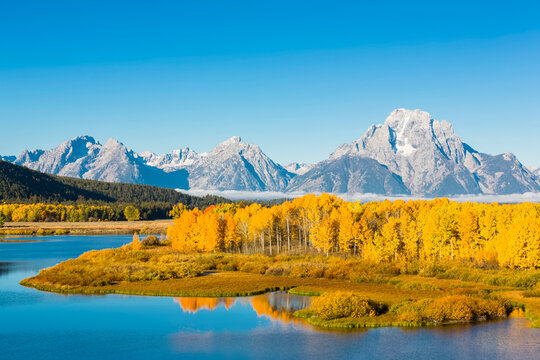 USA, Wyoming, Rocky Mountains, Teton Range, Grand Teton National Park, Snake River, Oxbow Bend, Mount Moran, Indian Summer