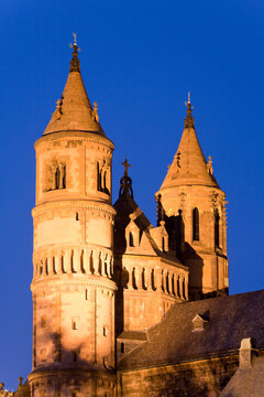 Germany, Rhineland-Palatinate, Worms, View of St. Peter cathedral at night