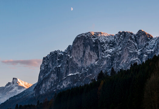Austria, Mondsee, half moon over Drachenwand